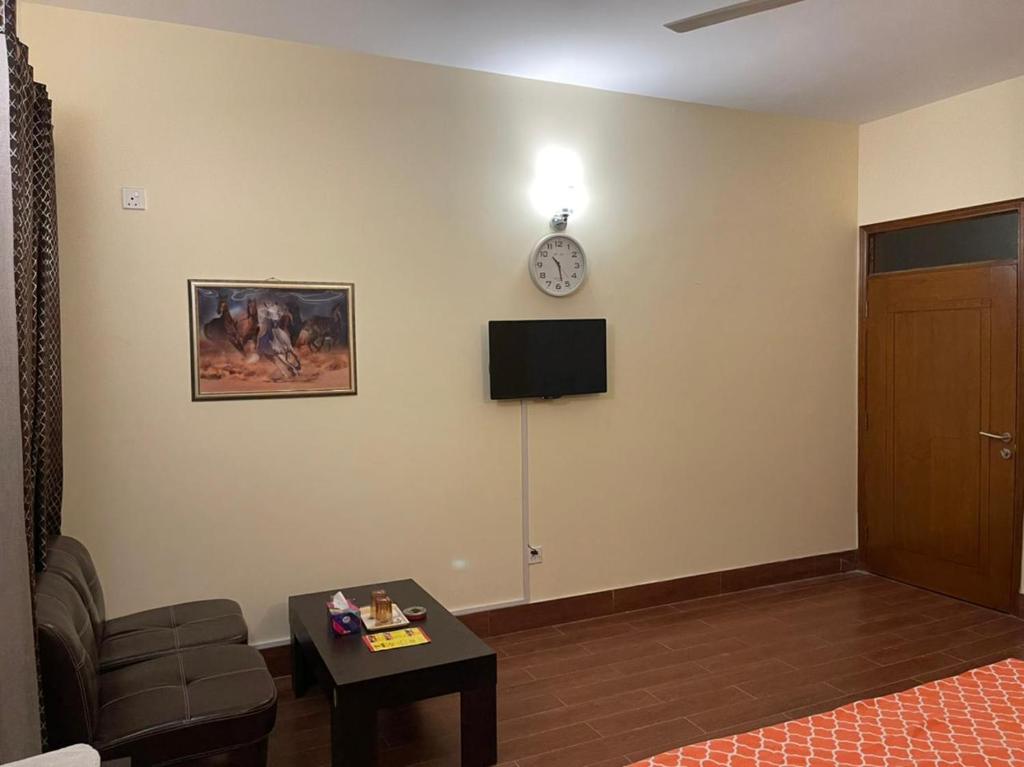 Hotel Executive Lodge DHA