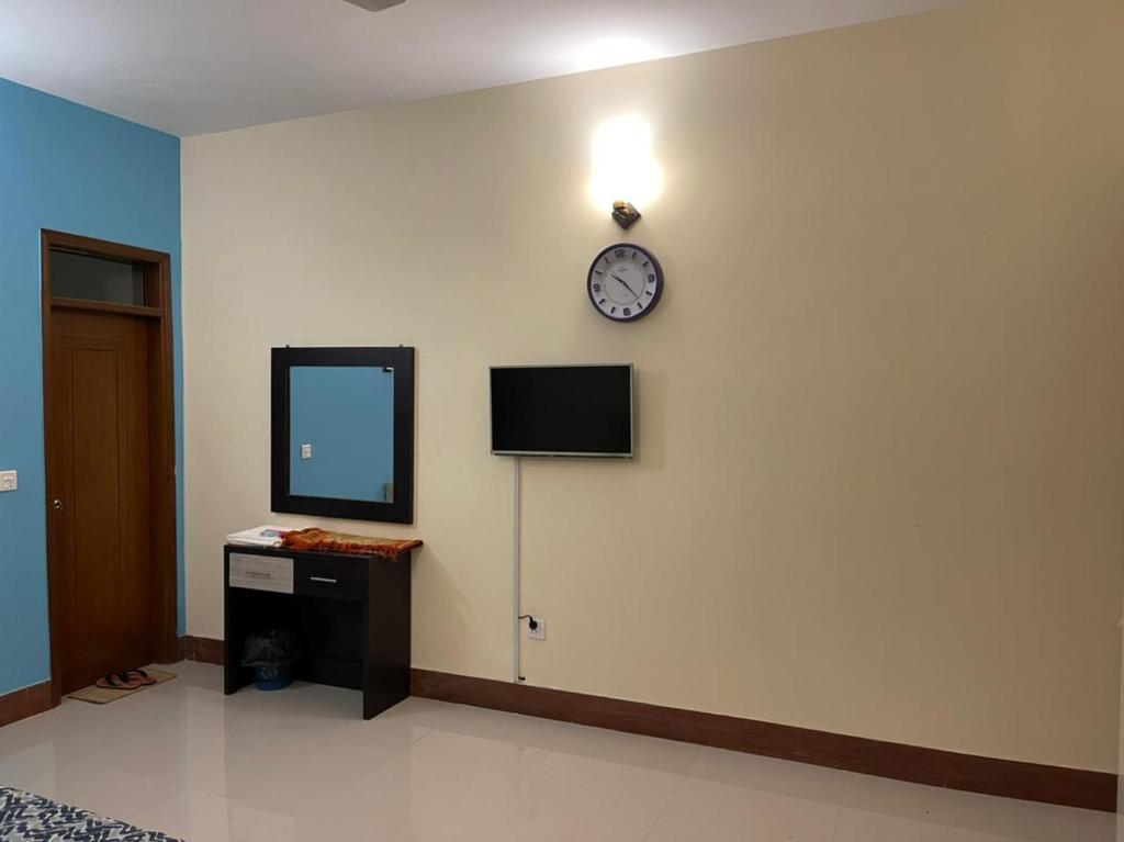 Hotel Executive Lodge DHA
