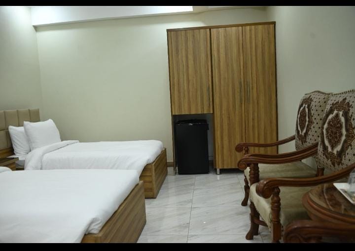 Hotel Pearl Inn