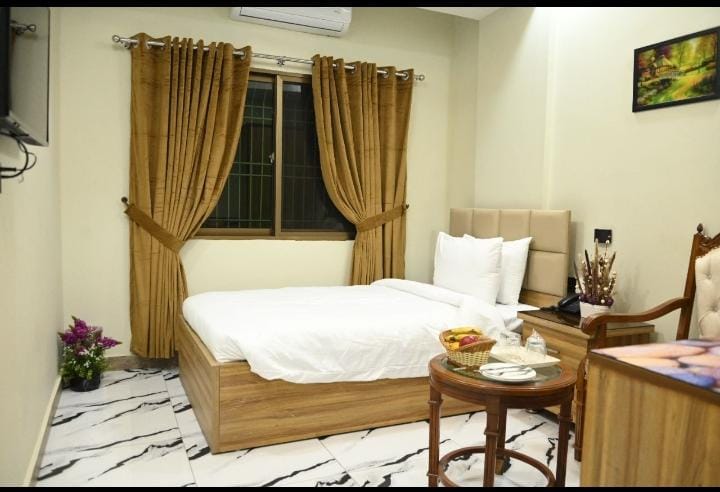 Hotel Pearl Inn