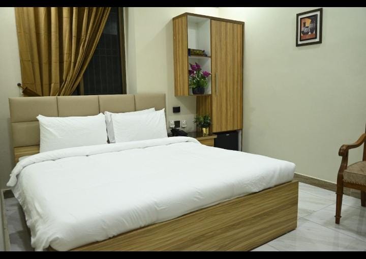 Hotel Pearl Inn