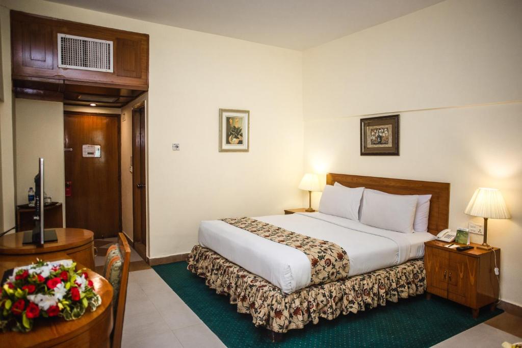 Mehran Hotel Shahrah-e-Faisal Road