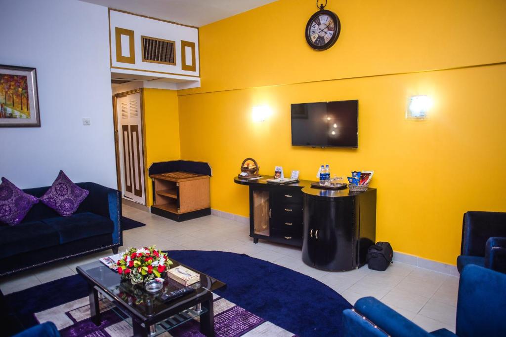 Mehran Hotel Shahrah-e-Faisal Road