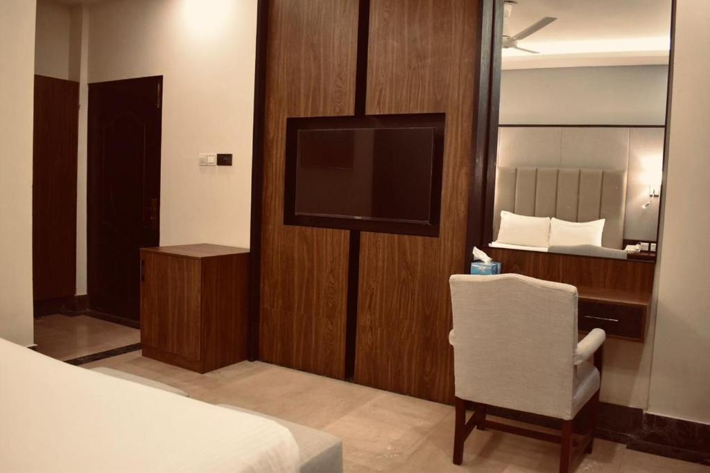 Sunset Suites