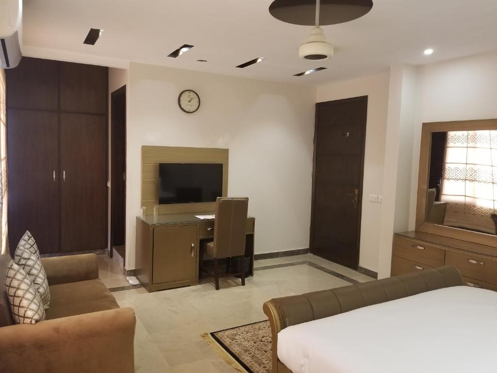 Zifan Hotel And Suites