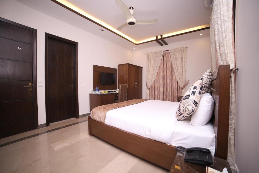 Zifan Hotel And Suites