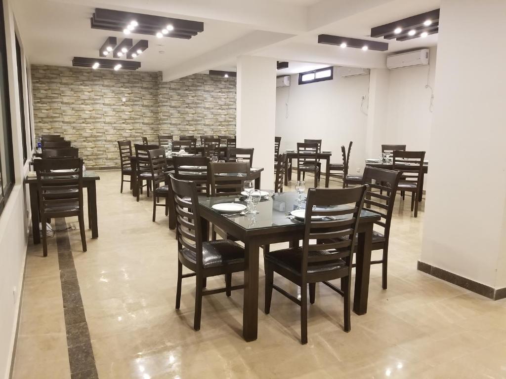 Zifan Hotel And Suites