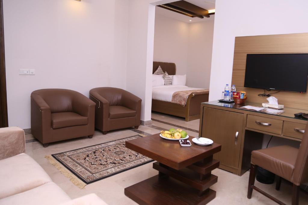 Zifan Hotel And Suites
