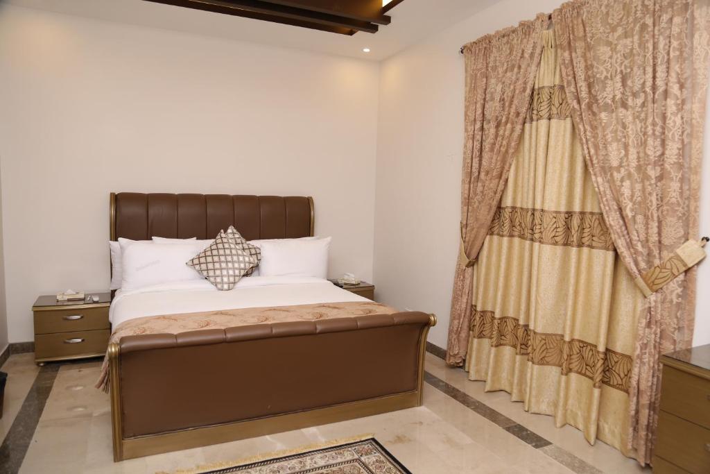 Zifan Hotel And Suites