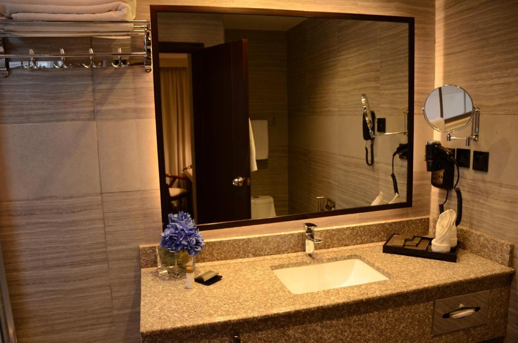 HOTEL dGATES Lahore