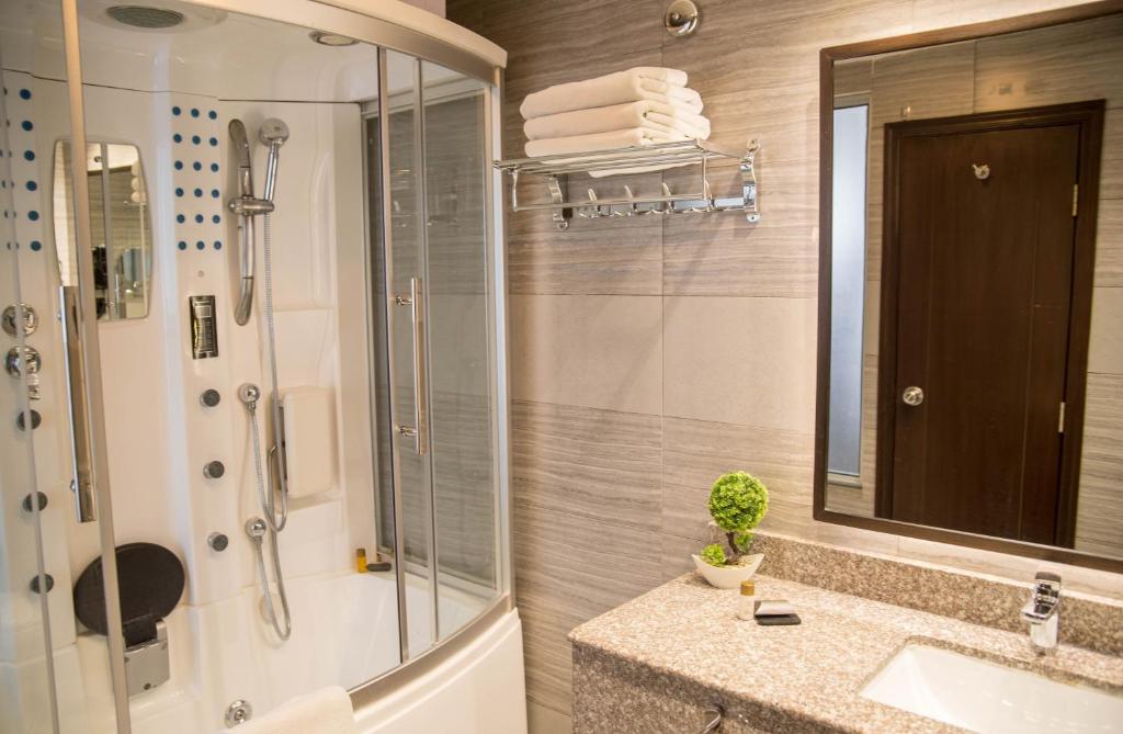 HOTEL dGATES Lahore