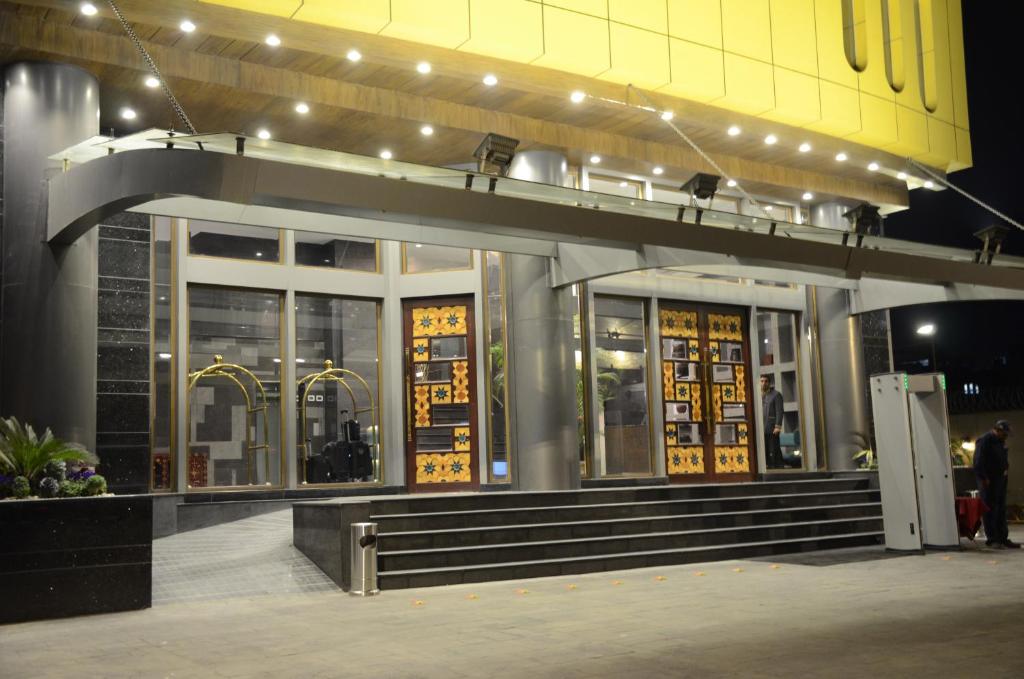 HOTEL dGATES Lahore