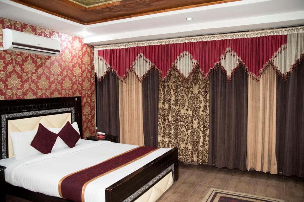 Hotel Premier Inn Davis Road