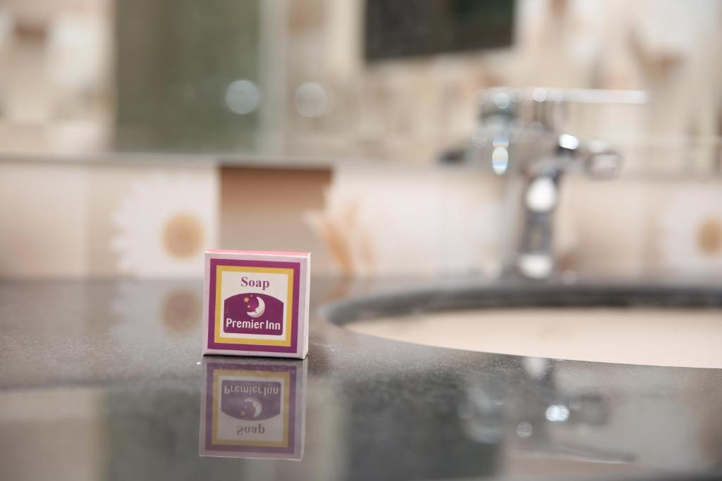Hotel Premier Inn Davis Road