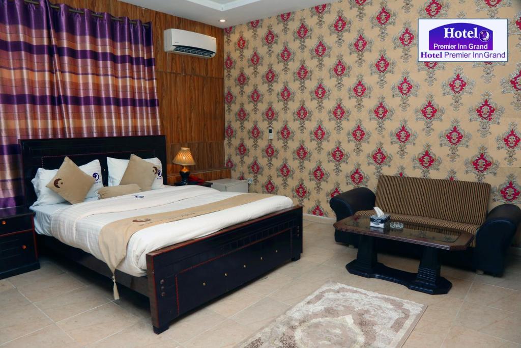 Hotel Premier Inn Johar Town
