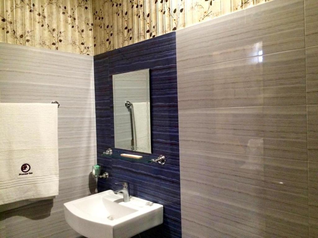 Hotel Premier Inn Johar Town