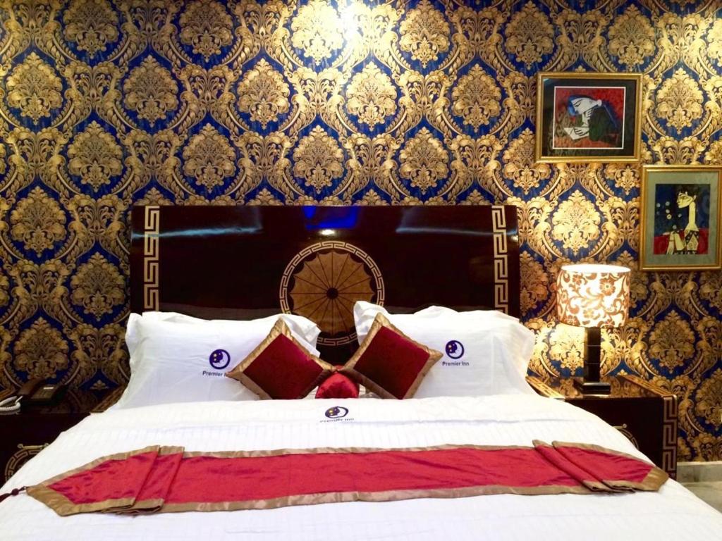 Hotel Premier Inn Johar Town