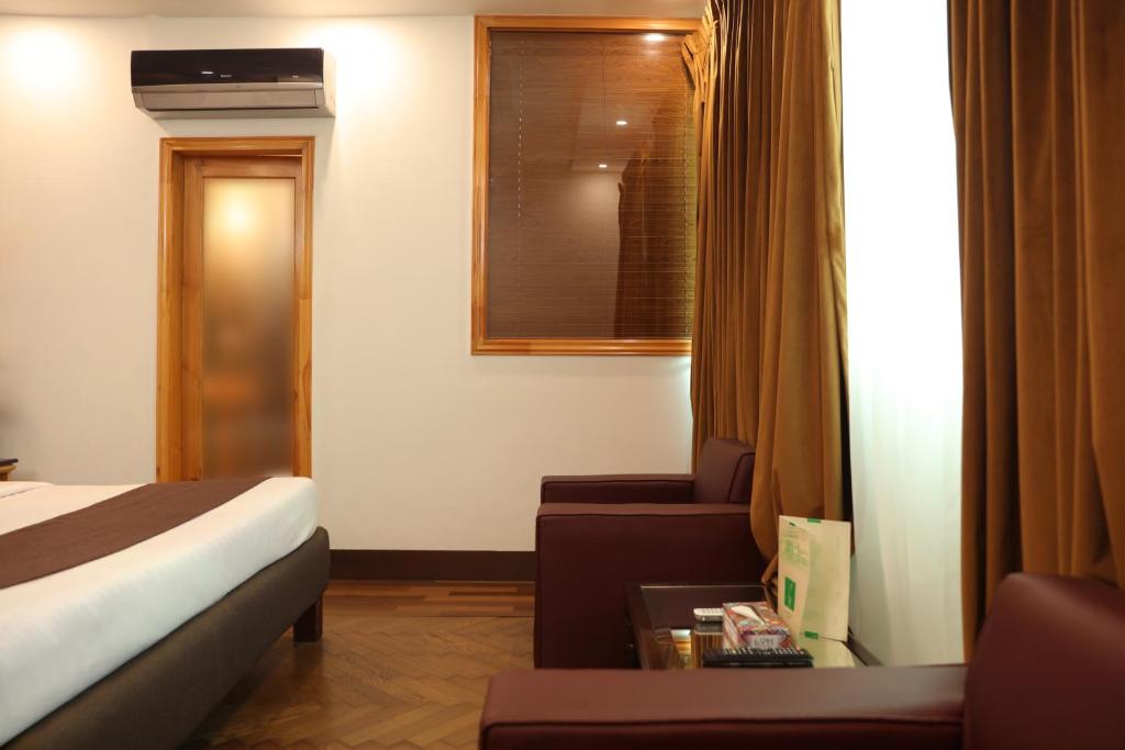 Lawrence View Hotel