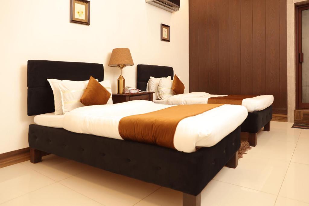 Lawrence View Hotel