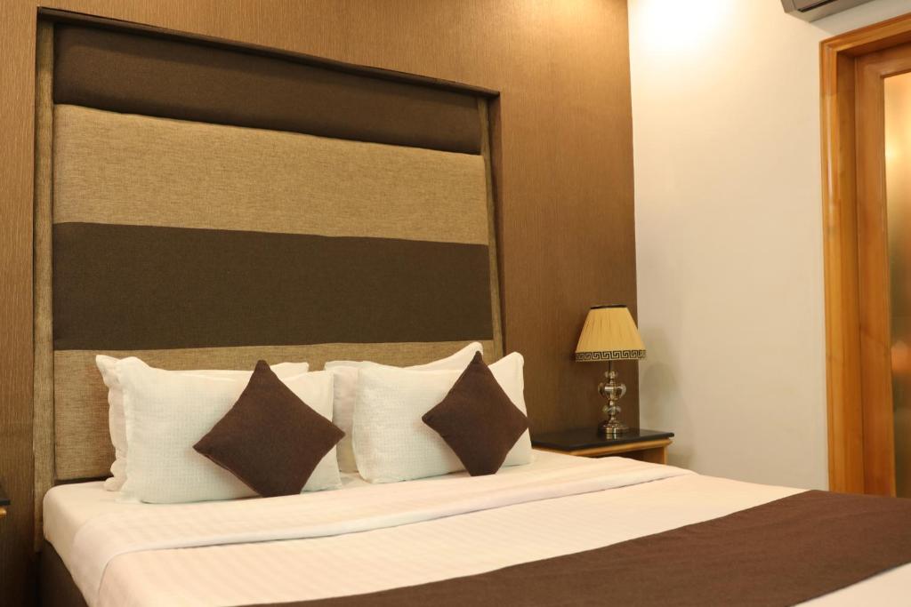 Lawrence View Hotel