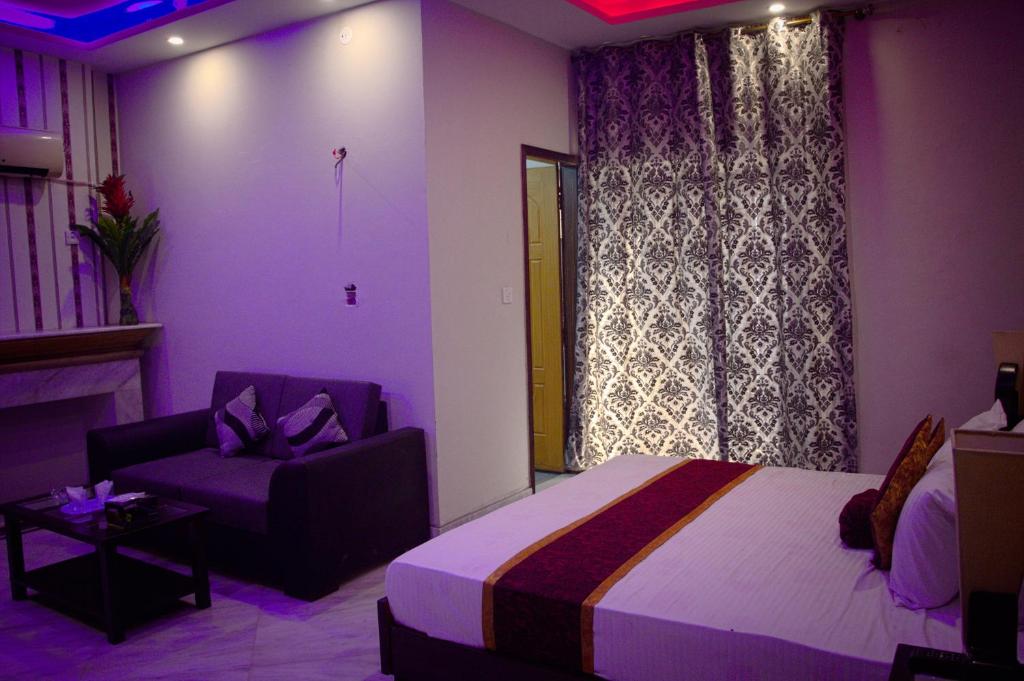 Mall View Hotel Gulberg