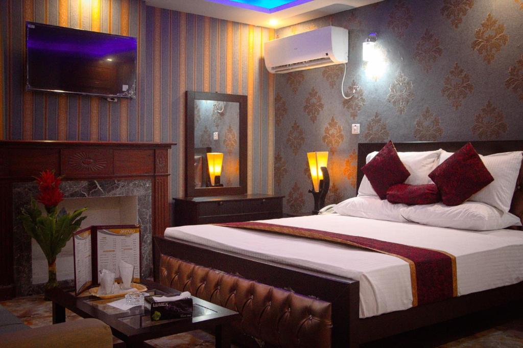 Mall View Hotel Gulberg
