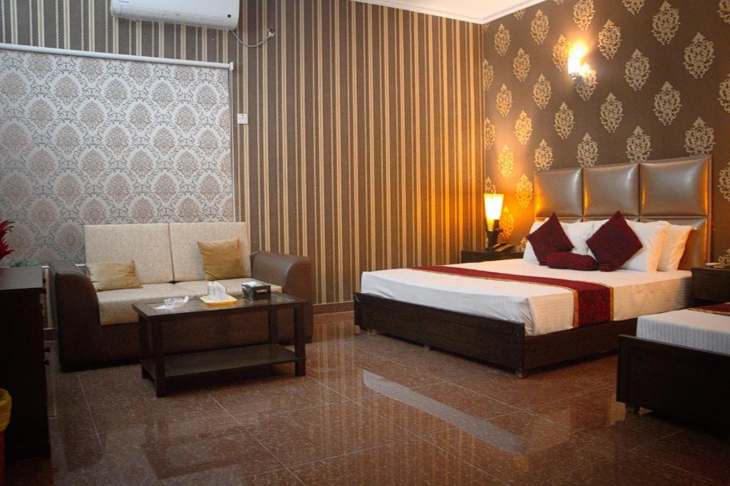 Mall View Hotel Gulberg