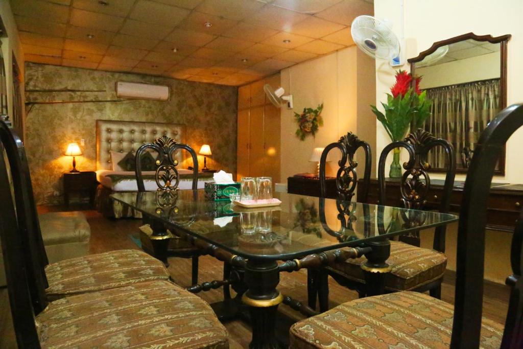 Mall View Hotel Gulberg
