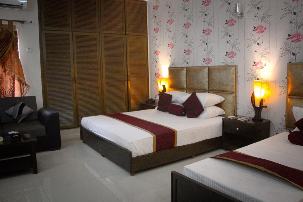 Mall View Hotel Gulberg