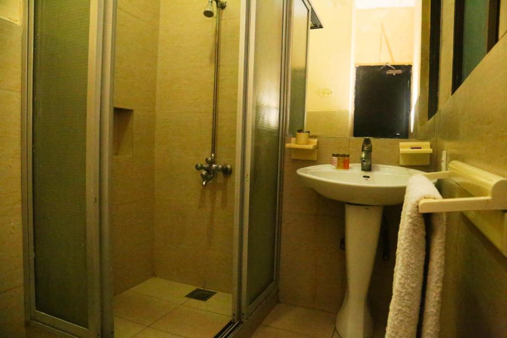 Mall View Hotel Gulberg