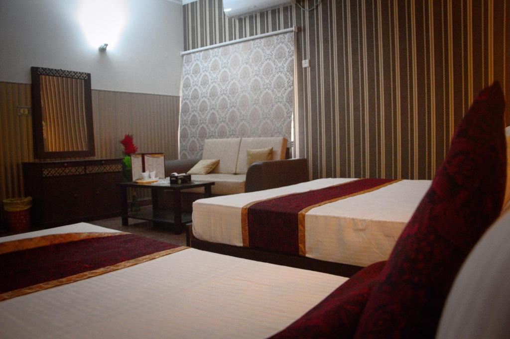 Mall View Hotel Gulberg