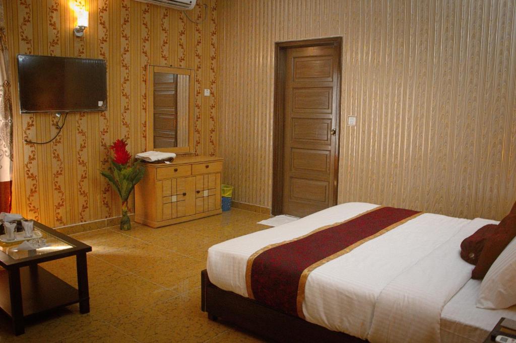 Mall View Hotel Gulberg