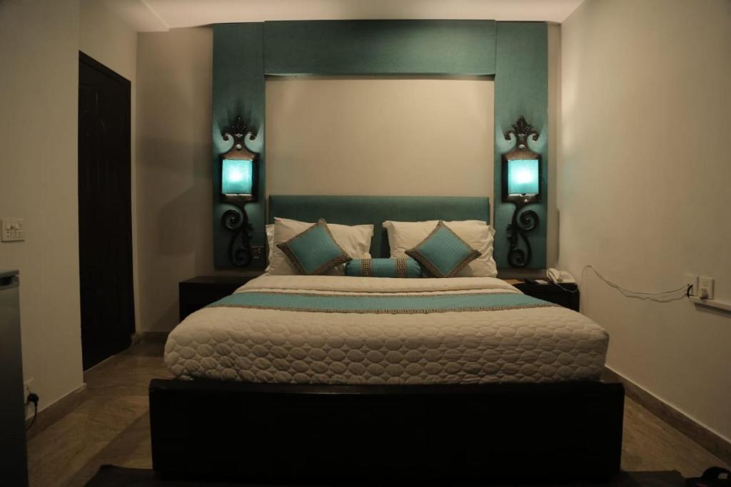 Shelton Hotel Johar Town