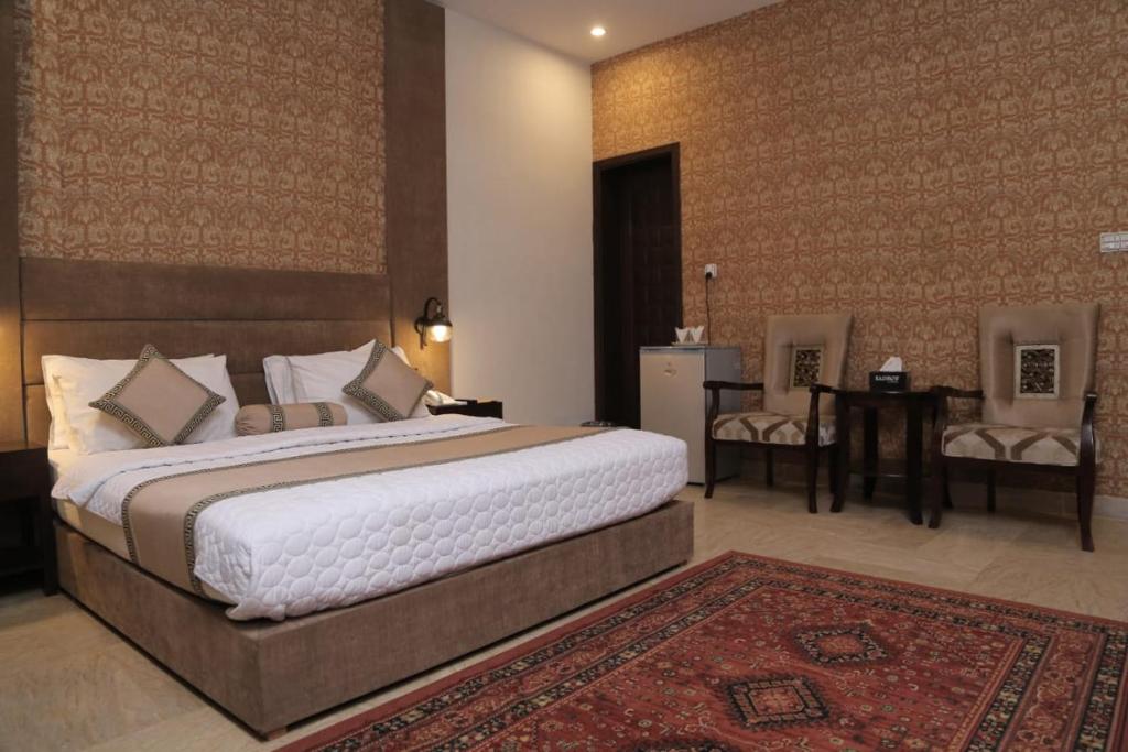 Shelton Hotel Johar Town