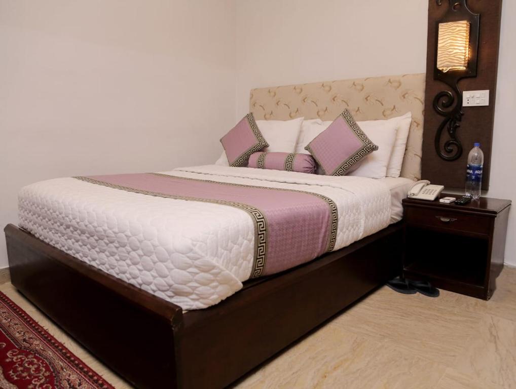Shelton Hotel Johar Town