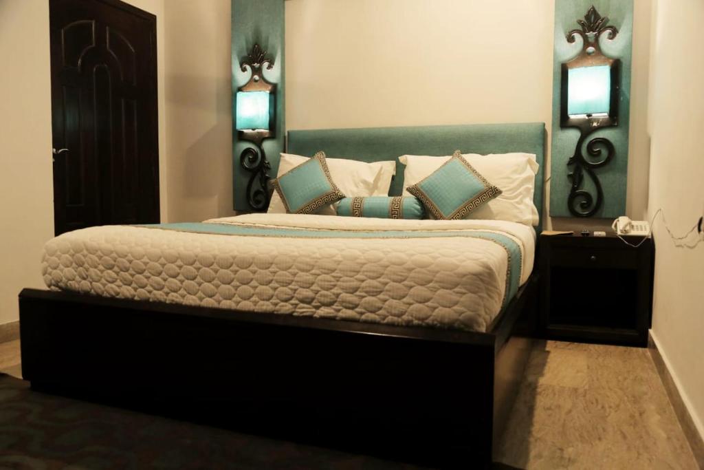 Shelton Hotel Johar Town
