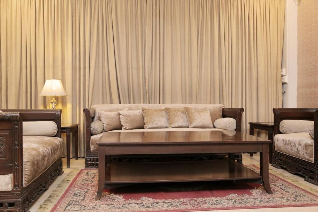 Shelton Hotel Johar Town