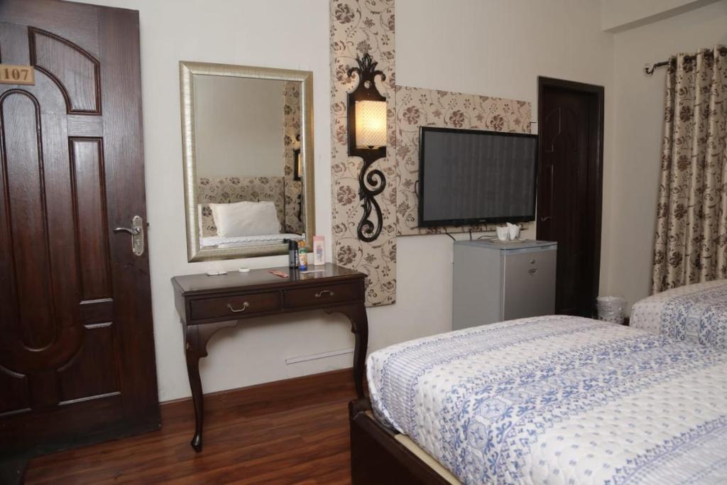 Shelton Hotel Johar Town