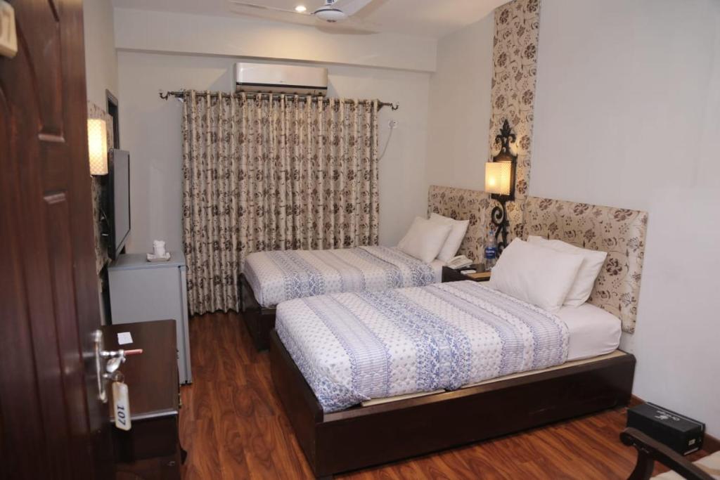 Shelton Hotel Johar Town
