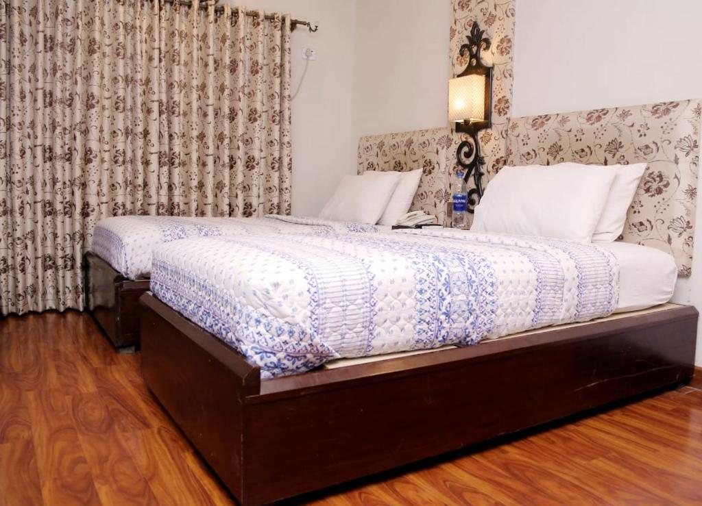 Shelton Hotel Johar Town