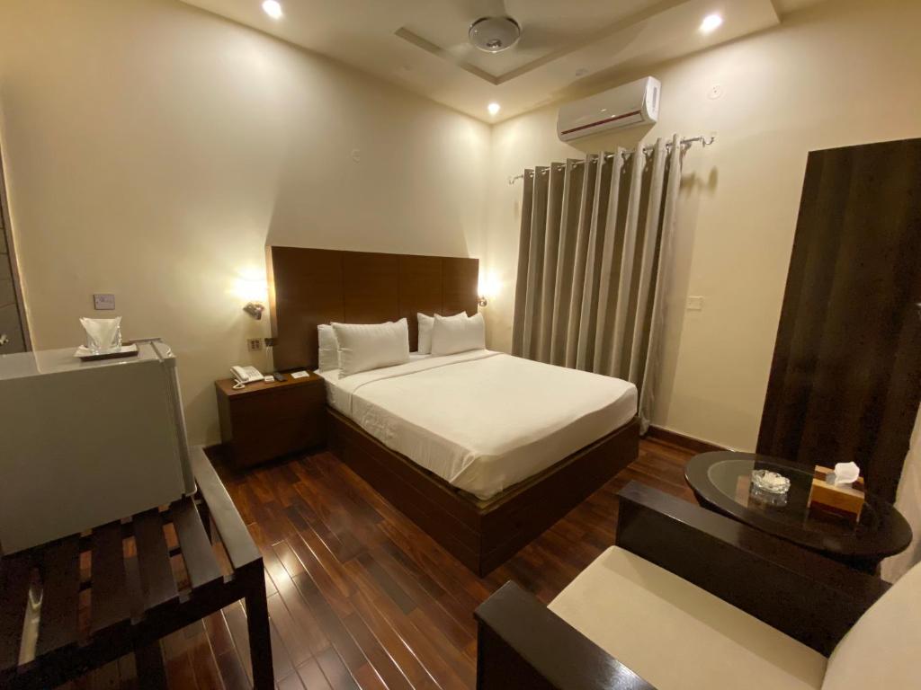 Shelton’s Rezidor Lahore