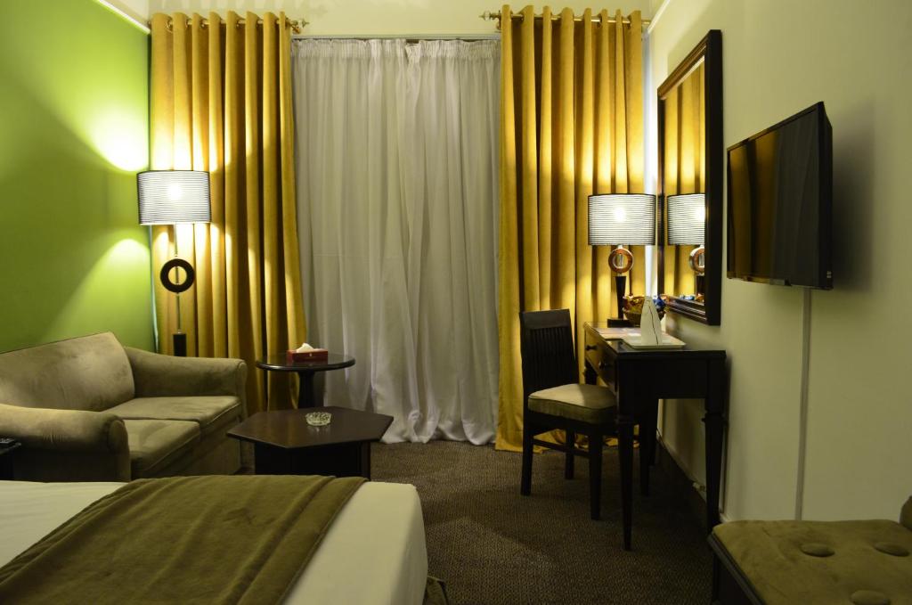 Smart Hotel Lahore