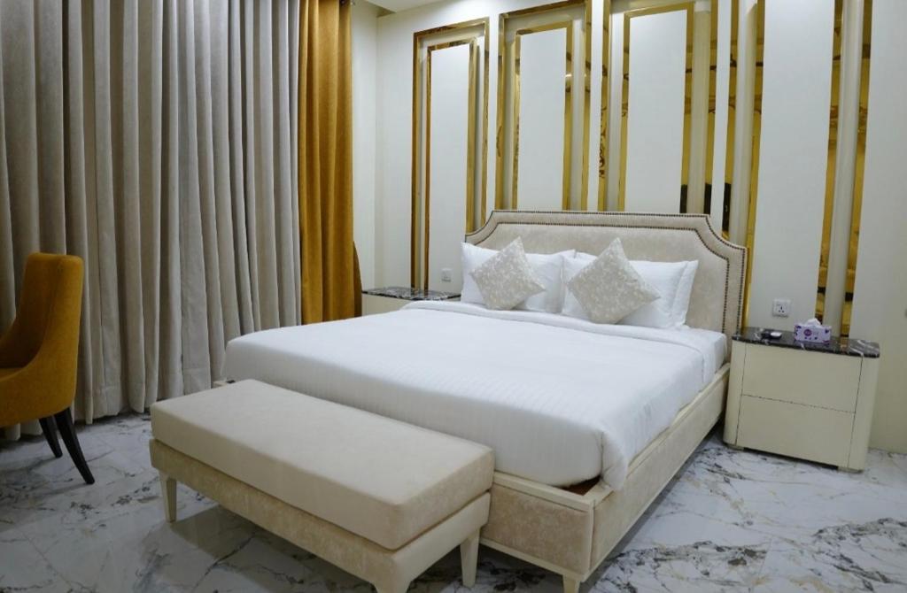 The Oasis Hotel Lahore