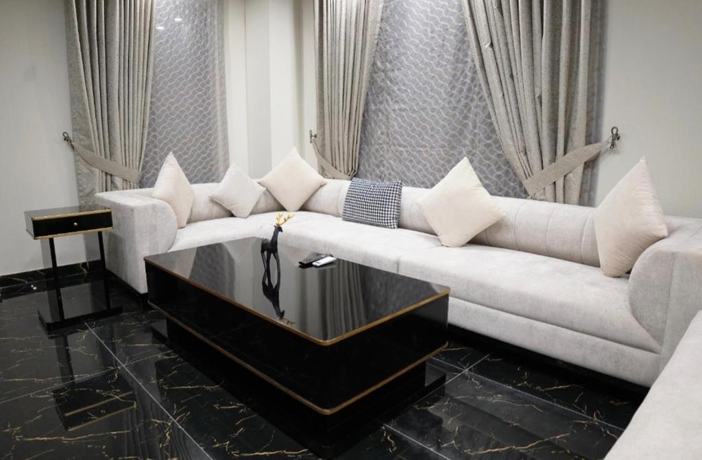 The Oasis Hotel Lahore