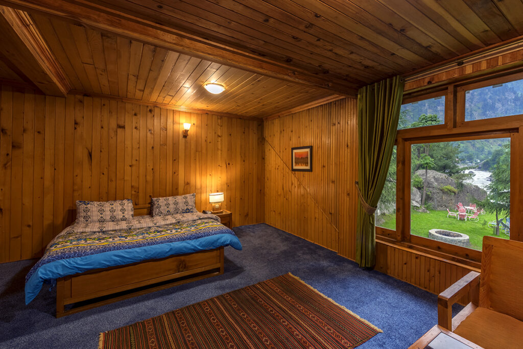 Pine Park Edge Resort Khanian