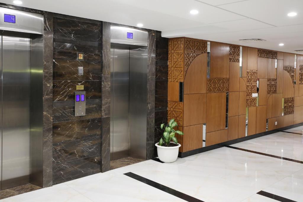 Avari Xpress Court Road