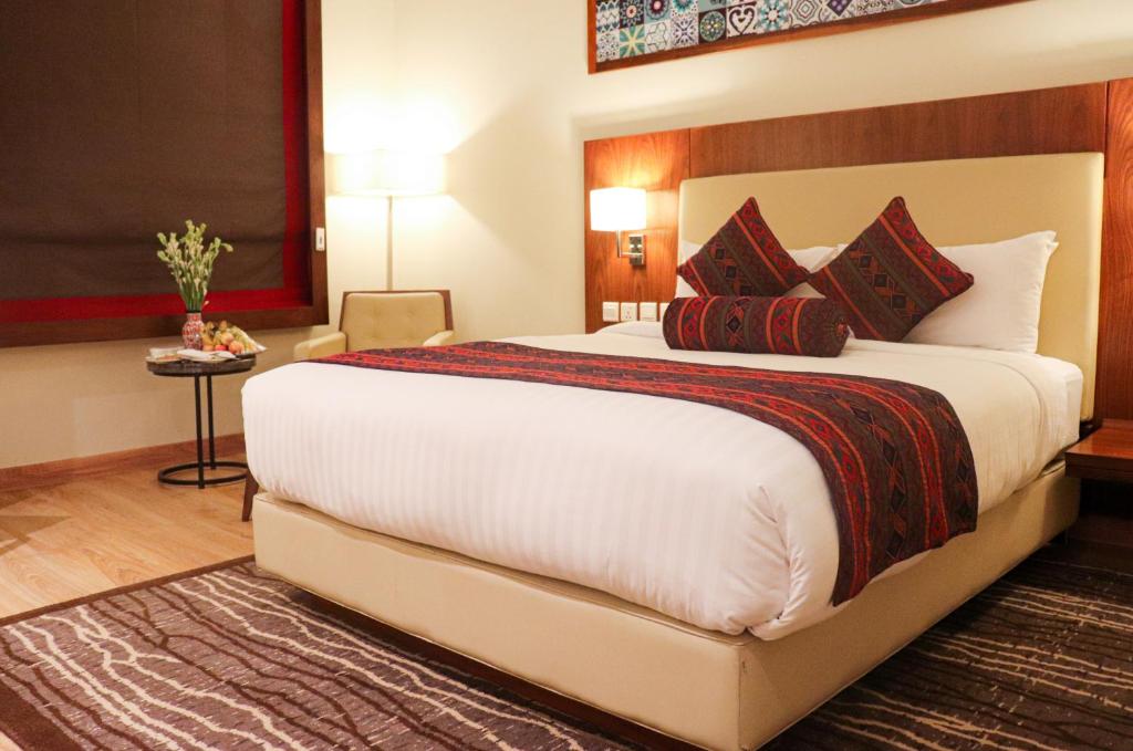 Avari Xpress Court Road