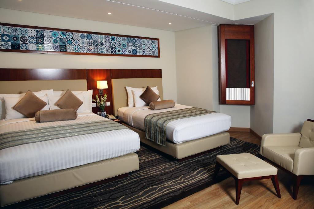 Avari Xpress Court Road