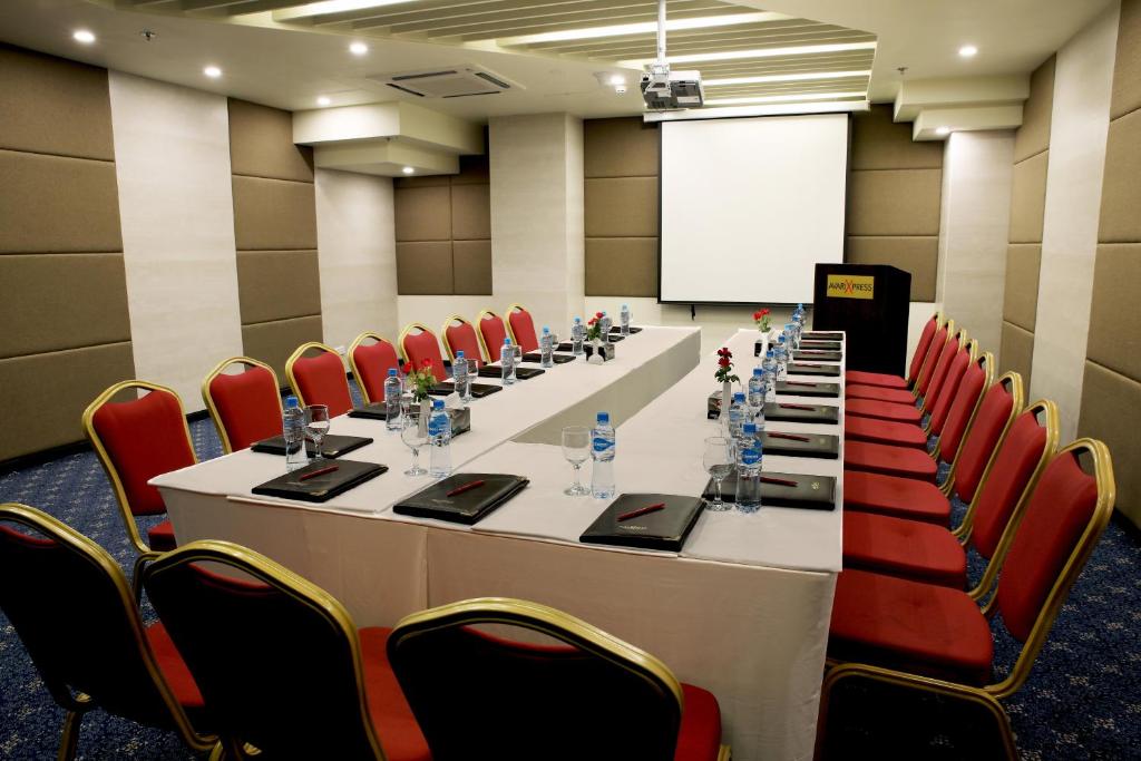 Avari Xpress Court Road