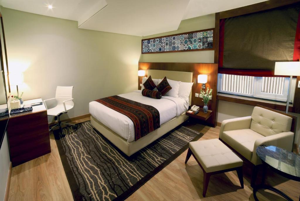 Avari Xpress Court Road